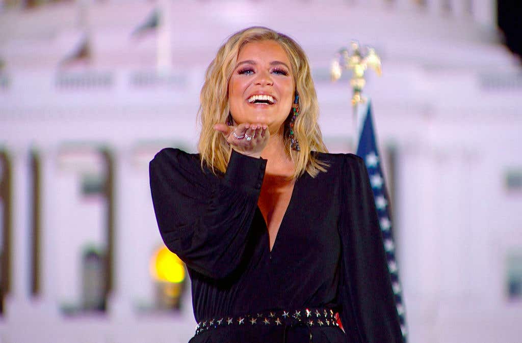 Lauren Alaina Pays Homage